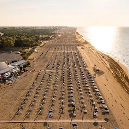 Cozy Flat With Terrace And Lift - Beahost Apartment Bibione