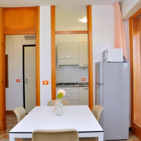 Cozy Flat With Terrace And Lift - Beahost * Bibione